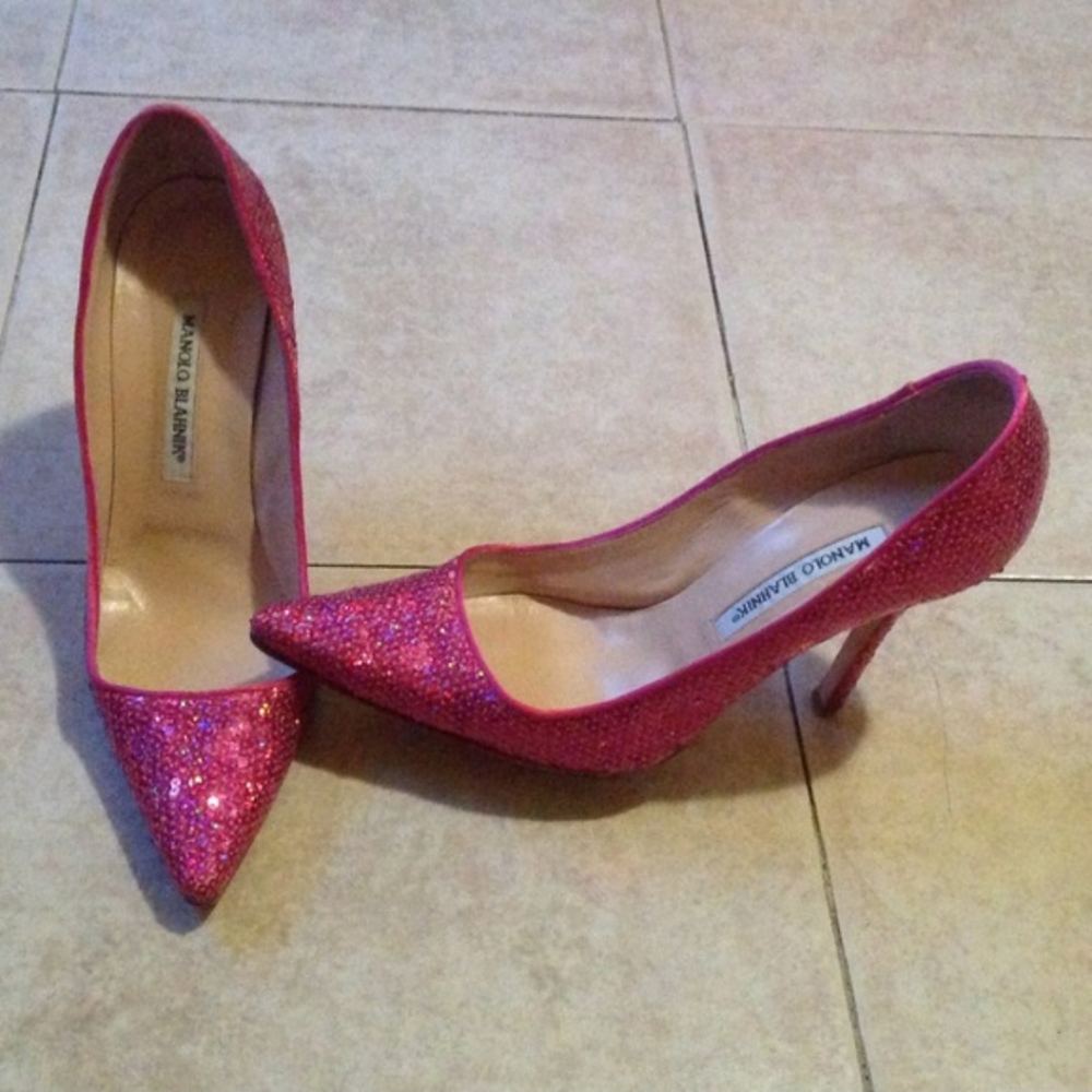 Manolo Blahnik Allover Pink Sequins 4" Heel Pump - Picture 2 of 4